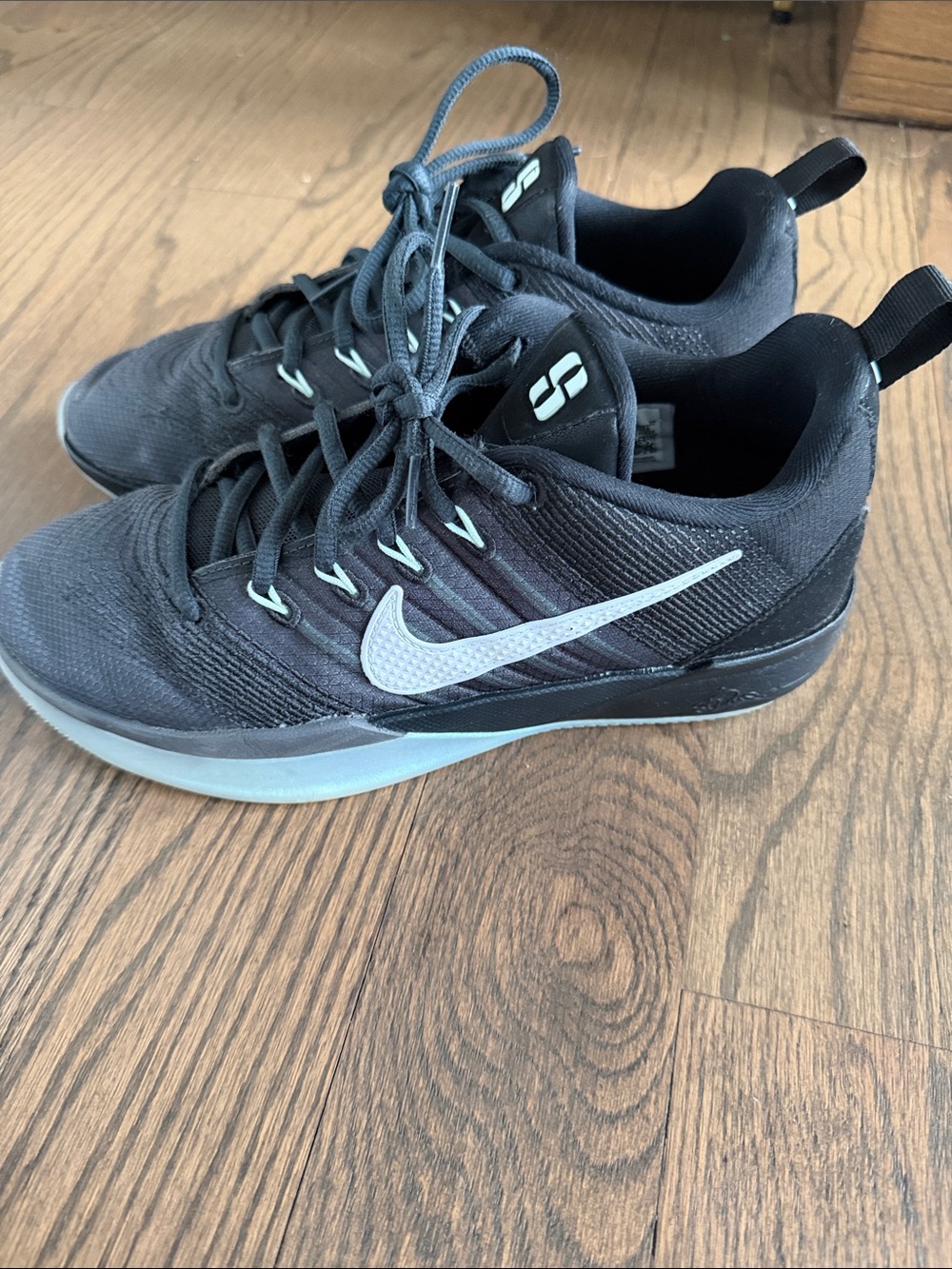 Nike youth Sabrina Black Basketball sneakers 7y
